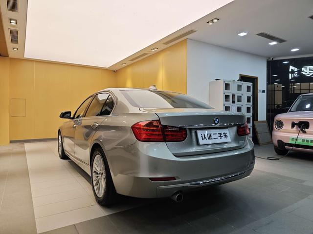سيارة BMW الفئة الثالثة موديل 2014، طراز 320Li، مستعملة معتمدة، حزمة التصميم الفاخر