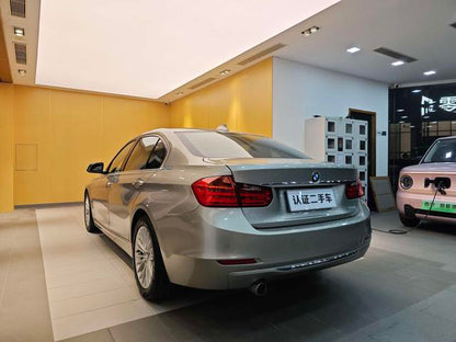 سيارة BMW الفئة الثالثة موديل 2014، طراز 320Li، مستعملة معتمدة، حزمة التصميم الفاخر