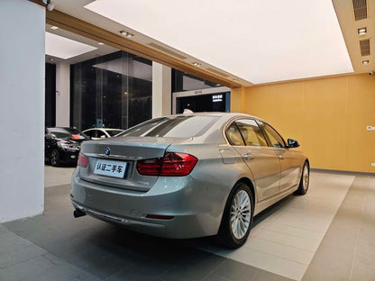 سيارة BMW الفئة الثالثة موديل 2014، طراز 320Li، مستعملة معتمدة، حزمة التصميم الفاخر