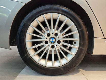 سيارة BMW الفئة الثالثة موديل 2014، طراز 320Li، مستعملة معتمدة، حزمة التصميم الفاخر