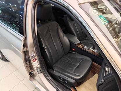 سيارة BMW الفئة الثالثة موديل 2014، طراز 320Li، مستعملة معتمدة، حزمة التصميم الفاخر