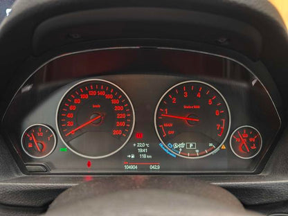 سيارة BMW الفئة الثالثة موديل 2014، طراز 320Li، مستعملة معتمدة، حزمة التصميم الفاخر