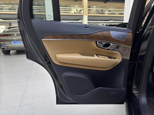 Certificated Used Volvo XC90 2015 T6 Zhi Zun Ban 7 Seats