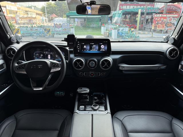 Certificated Used BAIC BJ40 2024 2.0T Automatic 4WD City Hunter Glory Edition