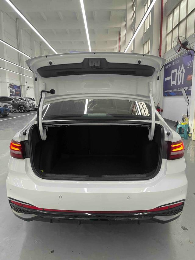 Certificated Used SAIC Volkswagen Lavida 2023 200TSI DSG Starry Sky Manyi Edition