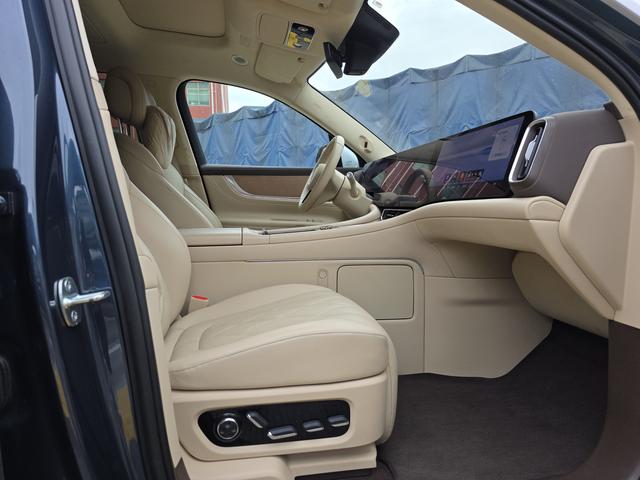 Certificated Pre-Owned Wenjie M9 2024 Extended-Range Ultra Six-Seater Version -u22049162