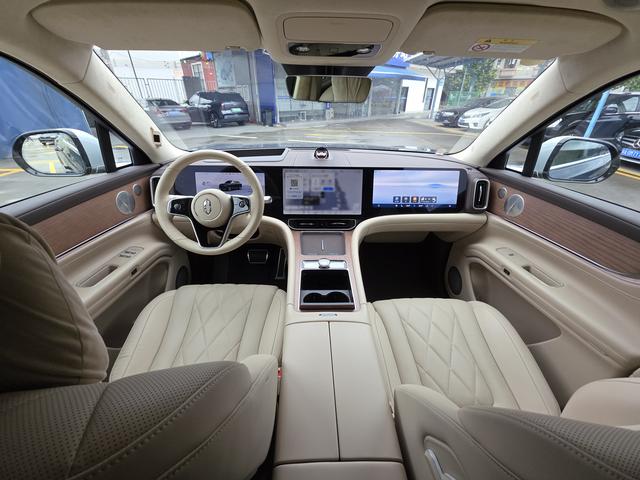 Certificated Pre-Owned Wenjie M9 2024 Extended-Range Ultra Six-Seater Version -u22049162