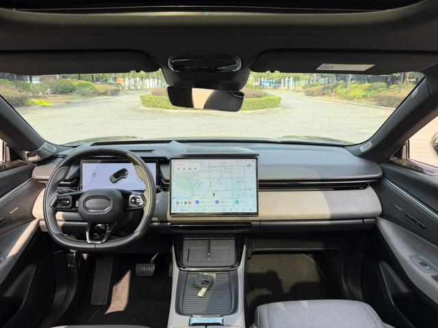 Certificated Pre-Owned Lynk & Co 08 EM-P 2023 220 AWD Performance Halo -u21897607