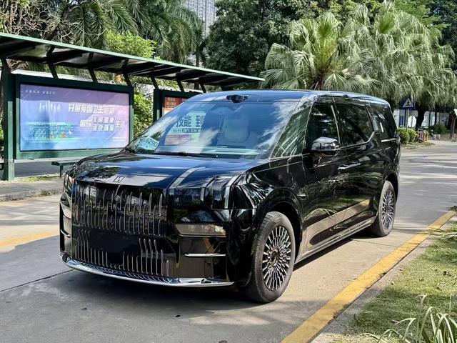 Certificated Pre-Owned ZEEKR 009 2024 Six-seater Executive Edition AWD 108kWh -u22465714