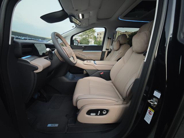 Certificated Pre-Owned XPENG X9 2025 All-Electric 650 Long Range Max -u22352047