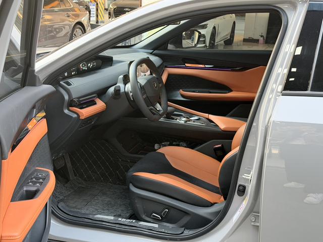 Certificated Pre-Owned Changan UNI-V 2025 1.5T 500Bar High-Energy Sport Edition - u22373988