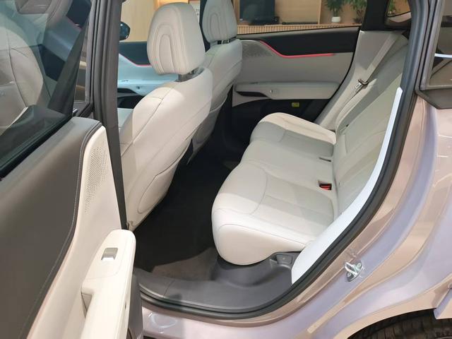 Certificated Pre-Owned XPENG G6 2025 625 Long Range Max Flagship Edition -u22538646