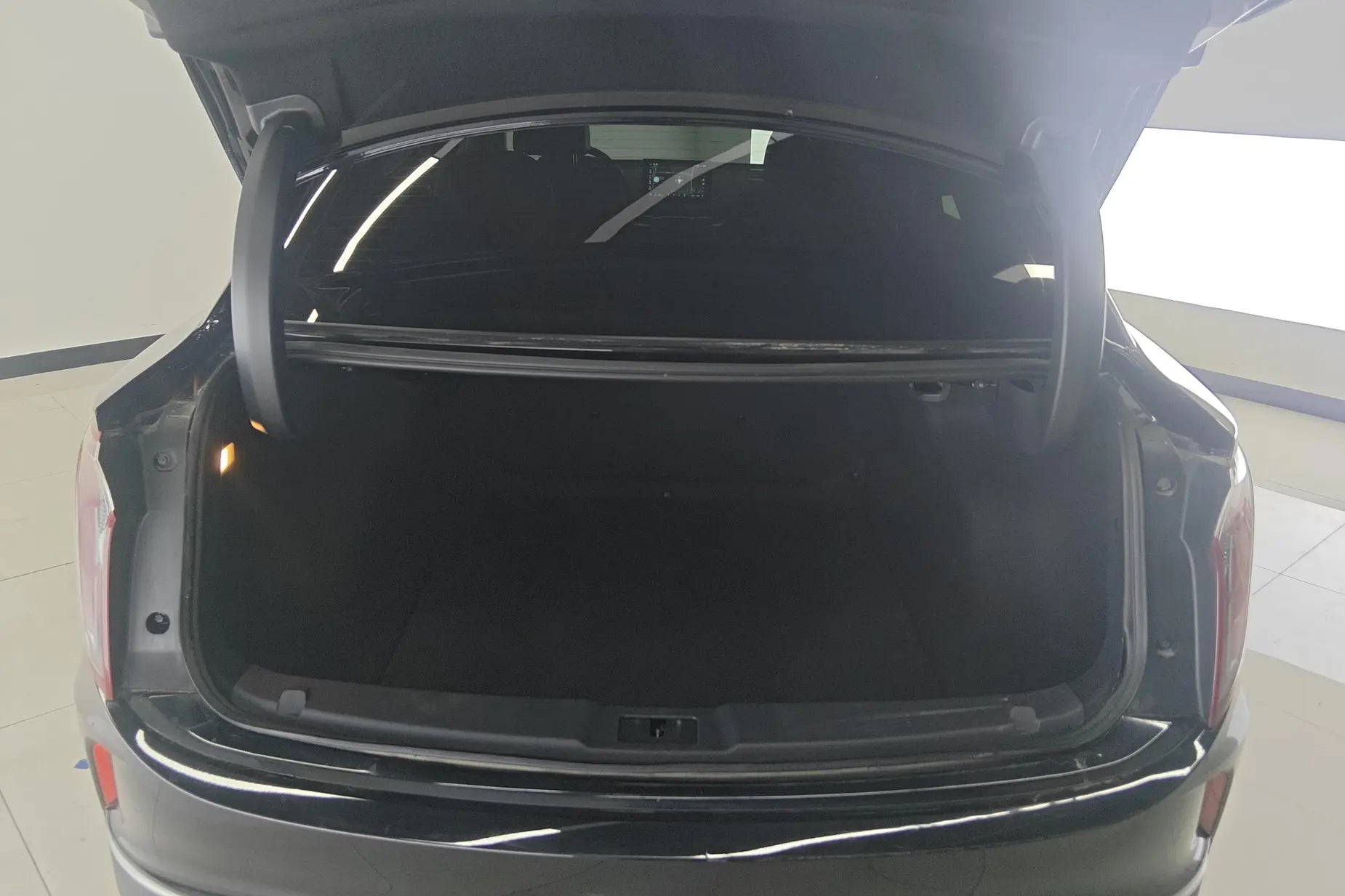 Certificated Pre-Owned Hongqi E-QM5 2022 Edition Charging 431km Enjoyment Version 5-Seater -u22568412