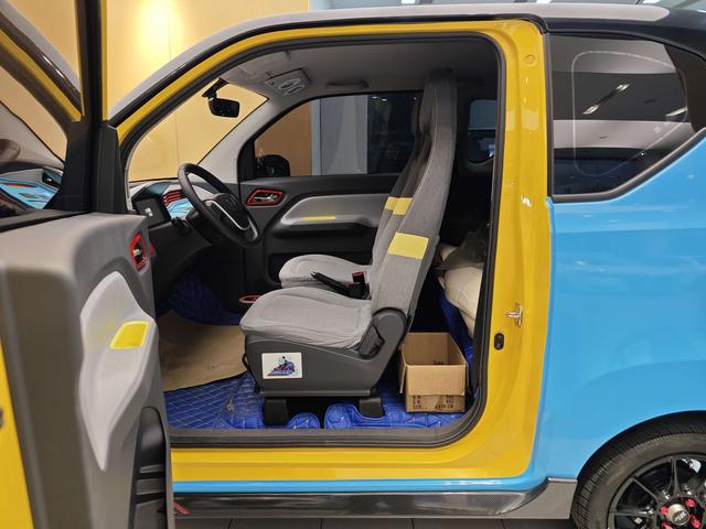 Pre-Owned Wuling Hongguang MINIEV 2021 Macaron Fashion Edition (Lithium Iron Phosphate Battery)