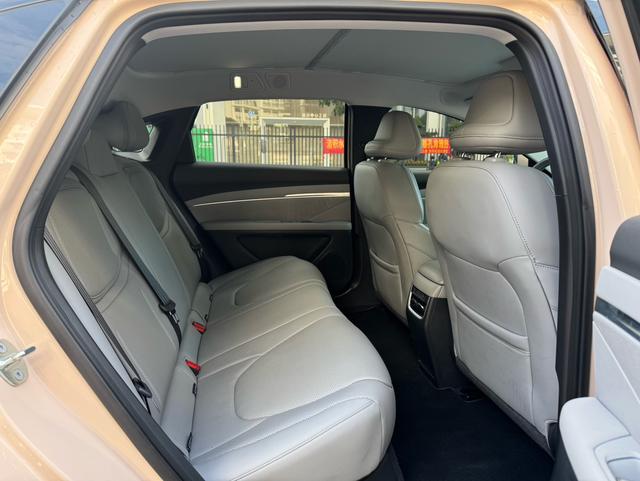 طائرة XPENG MONA M03 موديل 2024، إصدار فائق المدى 620، معتمدة ومستعملة - u22059116