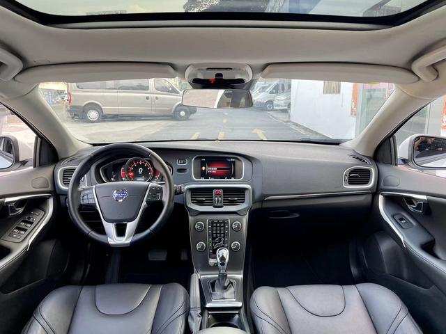 Certificated Pre-Owned Volvo V40 2016 T3 Inscription Edition - u21827177