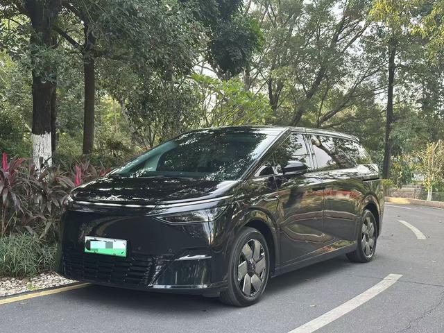 جهاز XPENG X9 2024 702 فائق المدى الاحترافي معتمد ومستعمل