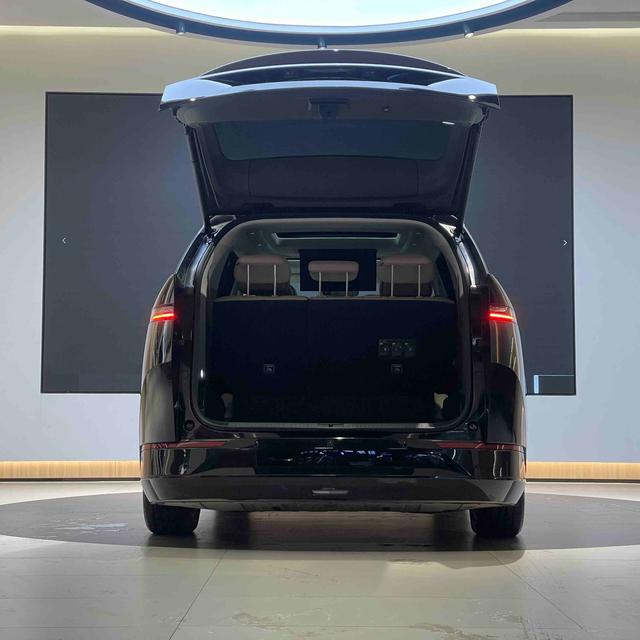 Certificated Pre-Owned XPENG X9 2025 Pure Electric 740 Ultra-Long Range Maxu22319447