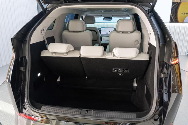 Certificated Pre-Owned XPENG X9 2024 610 Long Range Prou22219525