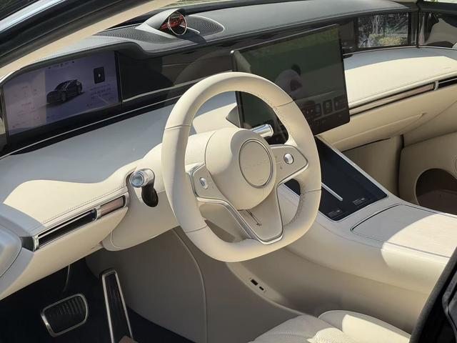 Pre - Owned Voyah S9 2025 Extended - Range Rear - Wheel Drive Ultra