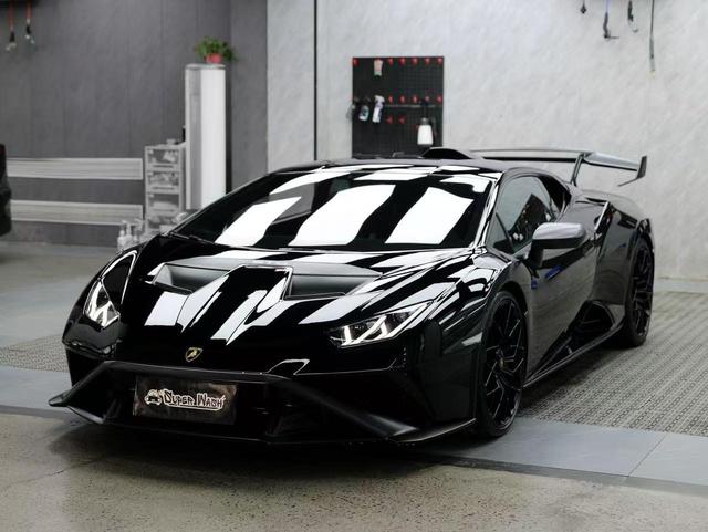 Certificated Pre-Owned Lamborghini Huracán STO 2021 - u19697380