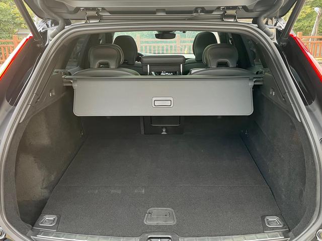 Certificated Pre-Owned Volvo XC60 PHEV 2025 T8 AWD Long Range Inscription Pro Midnight Black Edition -u22640377