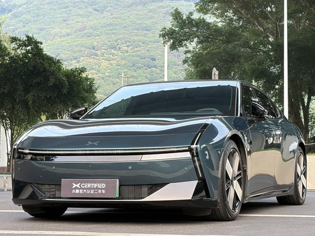 جهاز XPENG P7 2025 702 طويل المدى فائق الجودة معتمد ومستعمل