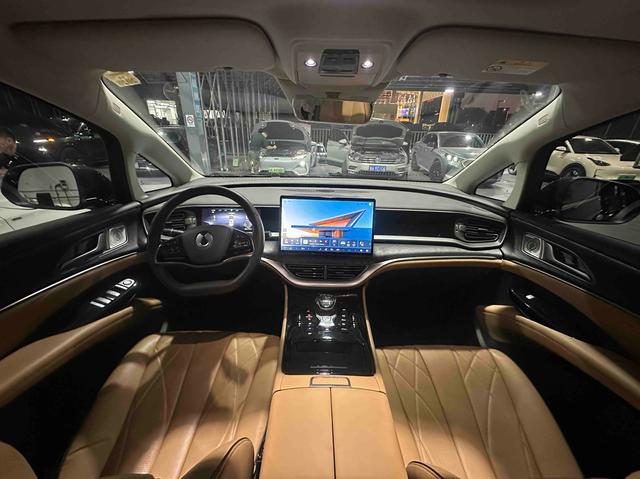 Certificated Pre-Owned Denza D9 DM 2024 1050 Premium Edition -u21993527