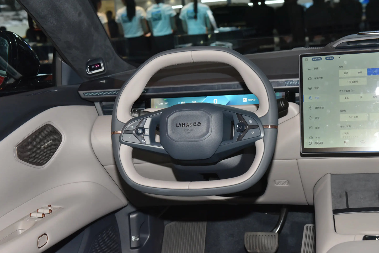 Lynk &amp; Co Z10