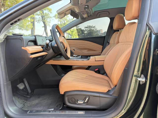 Certificated Pre-Owned Geely Galaxy Xingyao 8 PHEV 2025 Edition 130km EM-i Prestige Edition -u22072582