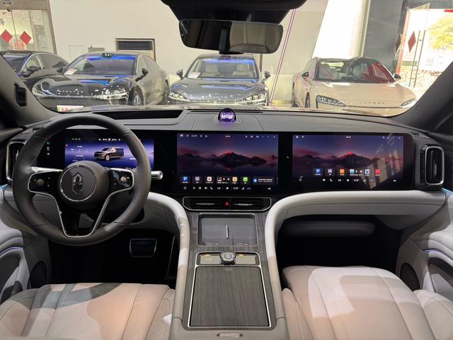 Certificated Pre-Owned Wenjie M9 2024 Extended-Range Max Six-Seater Edition -u22522174