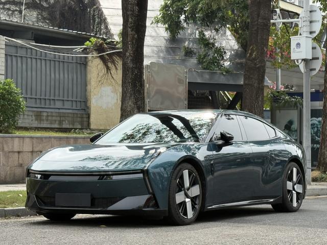 جهاز XPENG P7 2025 702 طويل المدى فائق الجودة، معتمد ومستعمل