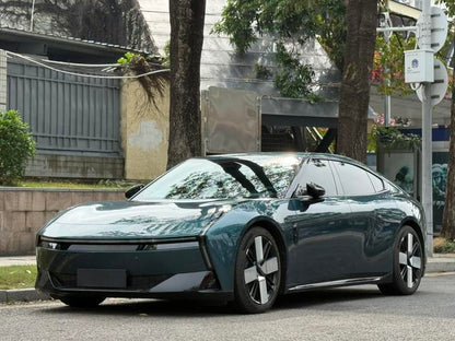 جهاز XPENG P7 2025 702 طويل المدى فائق الجودة، معتمد ومستعمل