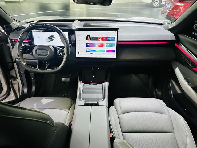 Certificated Pre-Owned Lynk & Co 08 EM-P 2023 120 Long Range Halo -u22575889