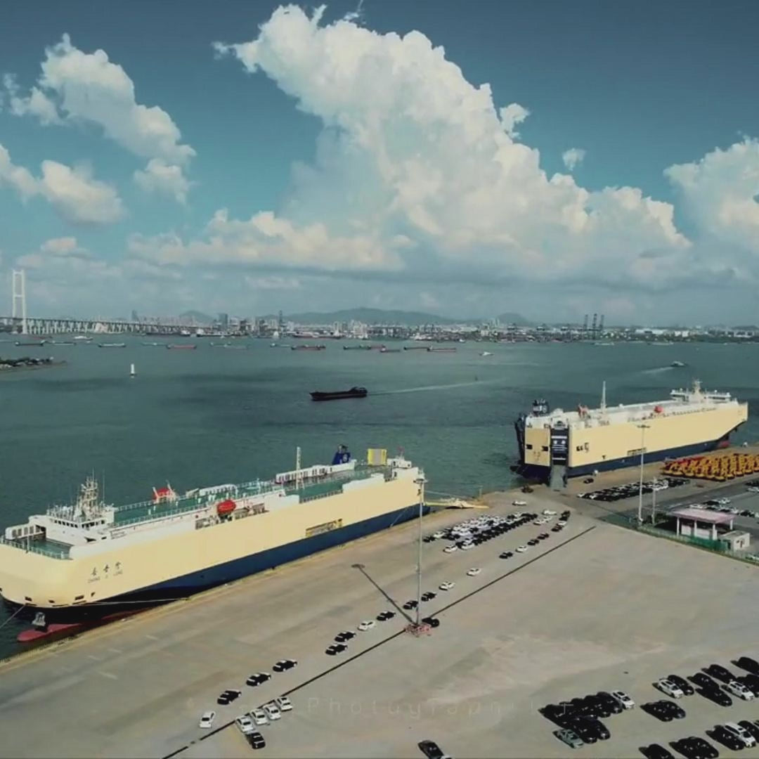 Charger la vidéo : Watch how we export used cars from China